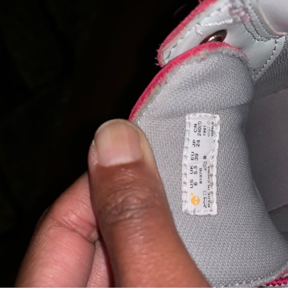 Pink Timberlands - Picture 3 of 4